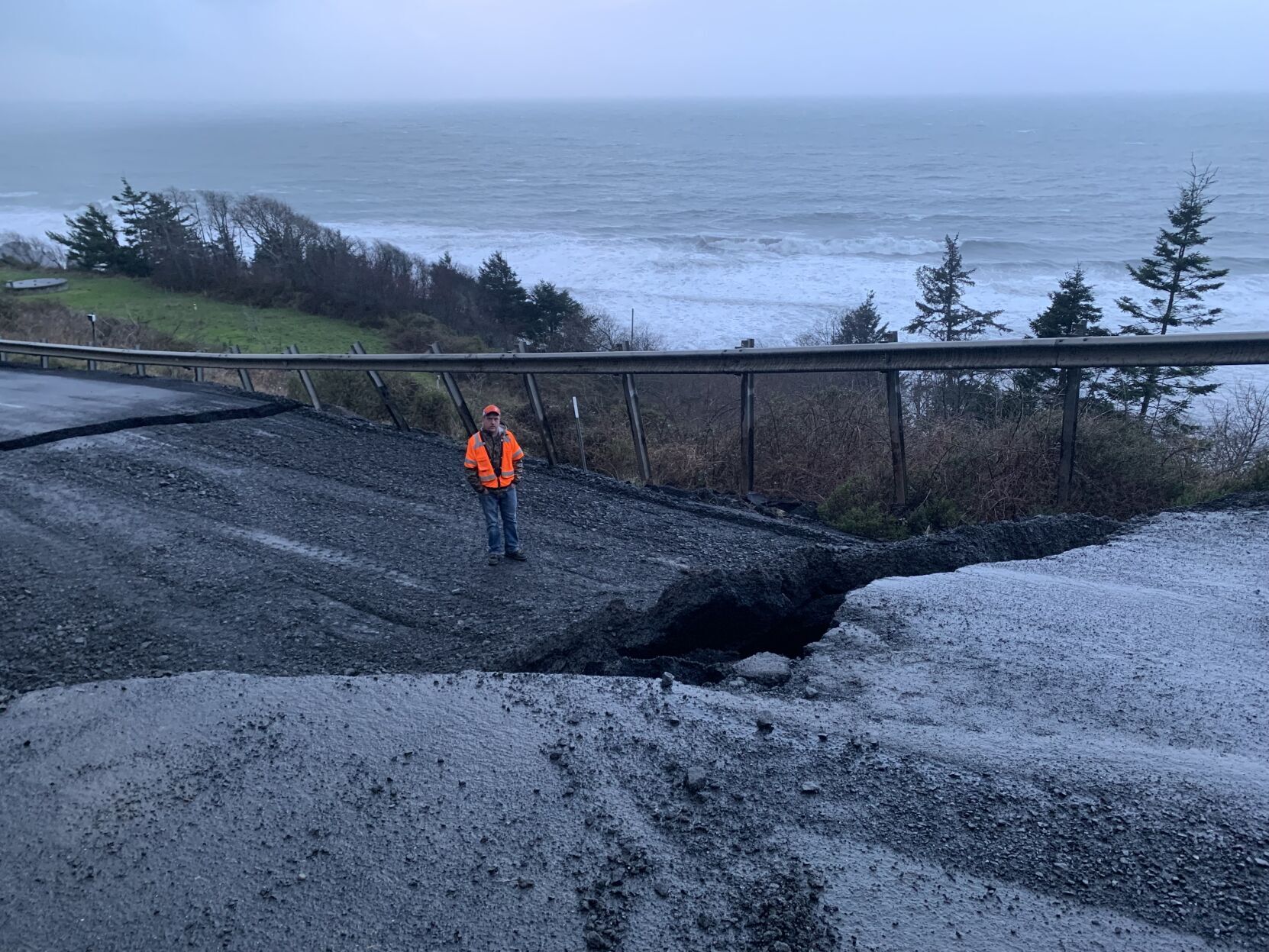 Hwy 101 landslide 9 a.m. 1-9-23